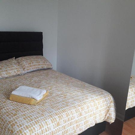 Villa 5 Bed House With Free Secure Parking In Pleasant Quiet Location Wolverhampton Exterior foto