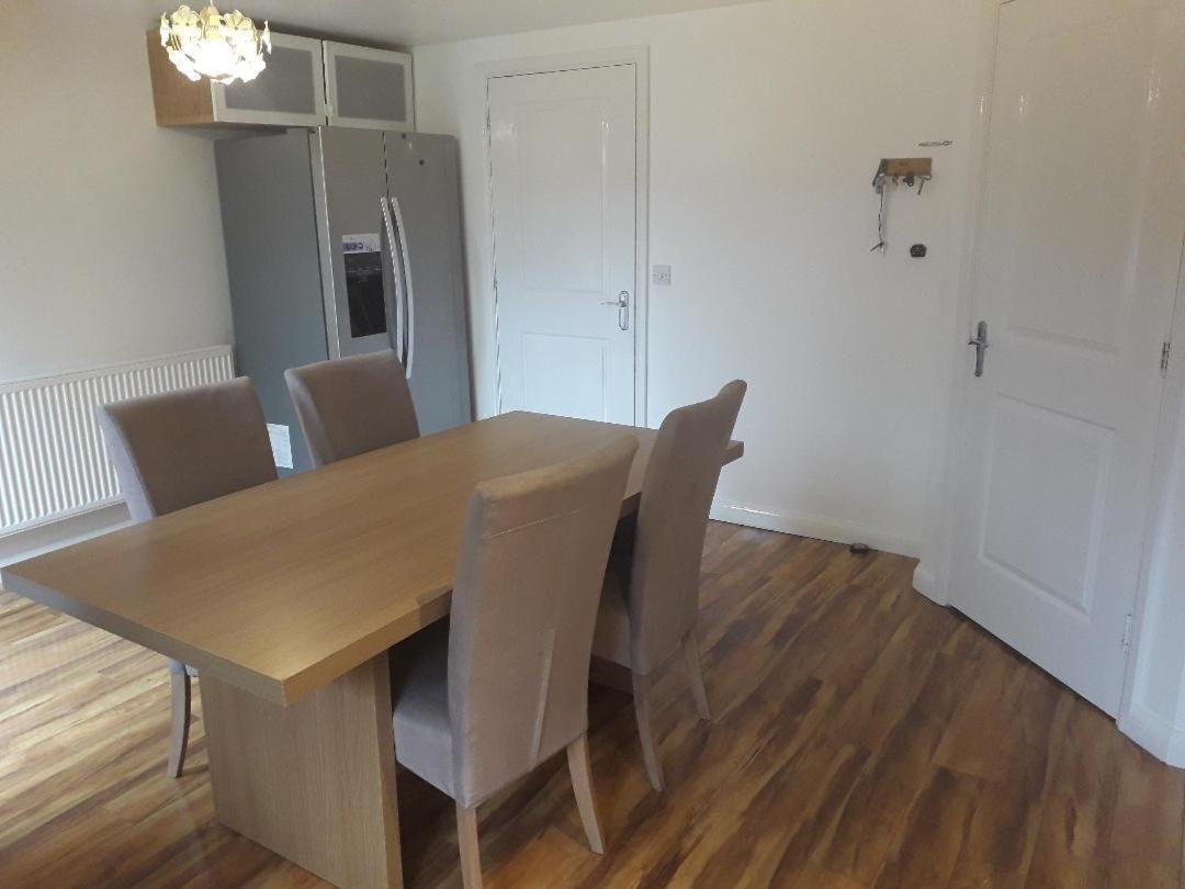Villa 5 Bed House With Free Secure Parking In Pleasant Quiet Location Wolverhampton Exterior foto